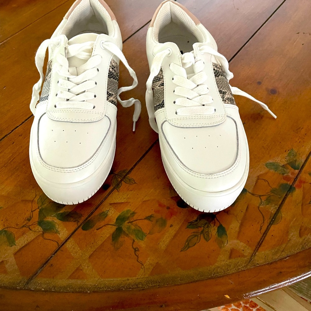 Great aqua sneakers